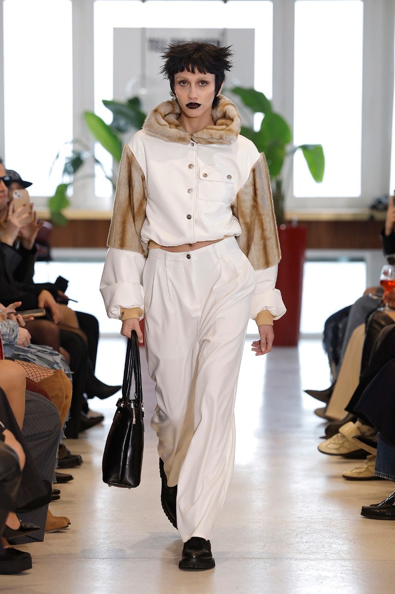Look 24
