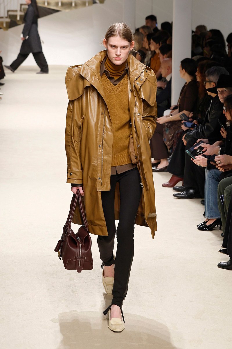 Look 10