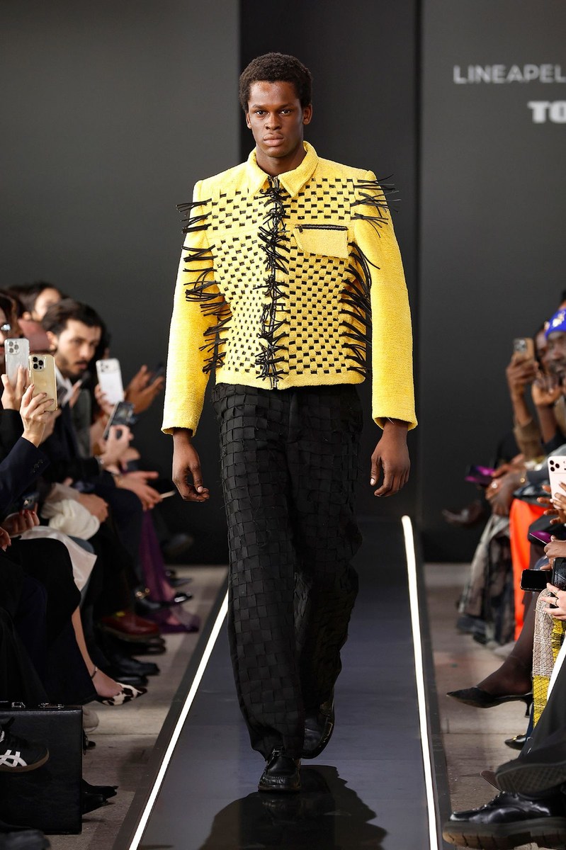 Look 10
