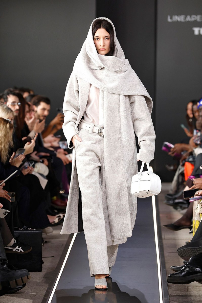 Look 18