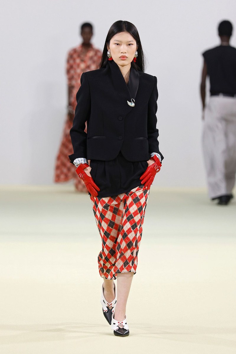 Look 10
