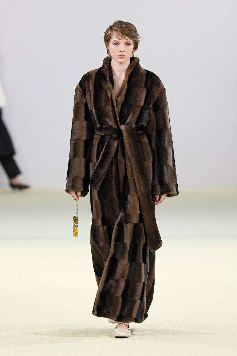 Look 15