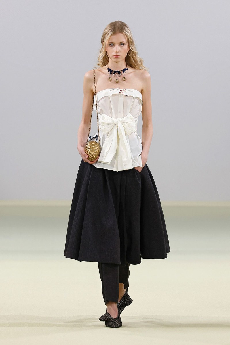 Look 16