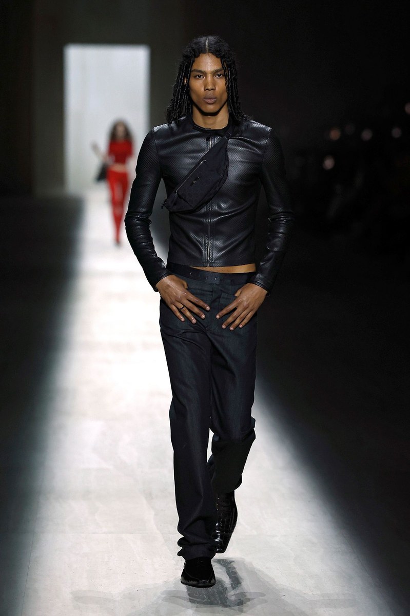 Look 16