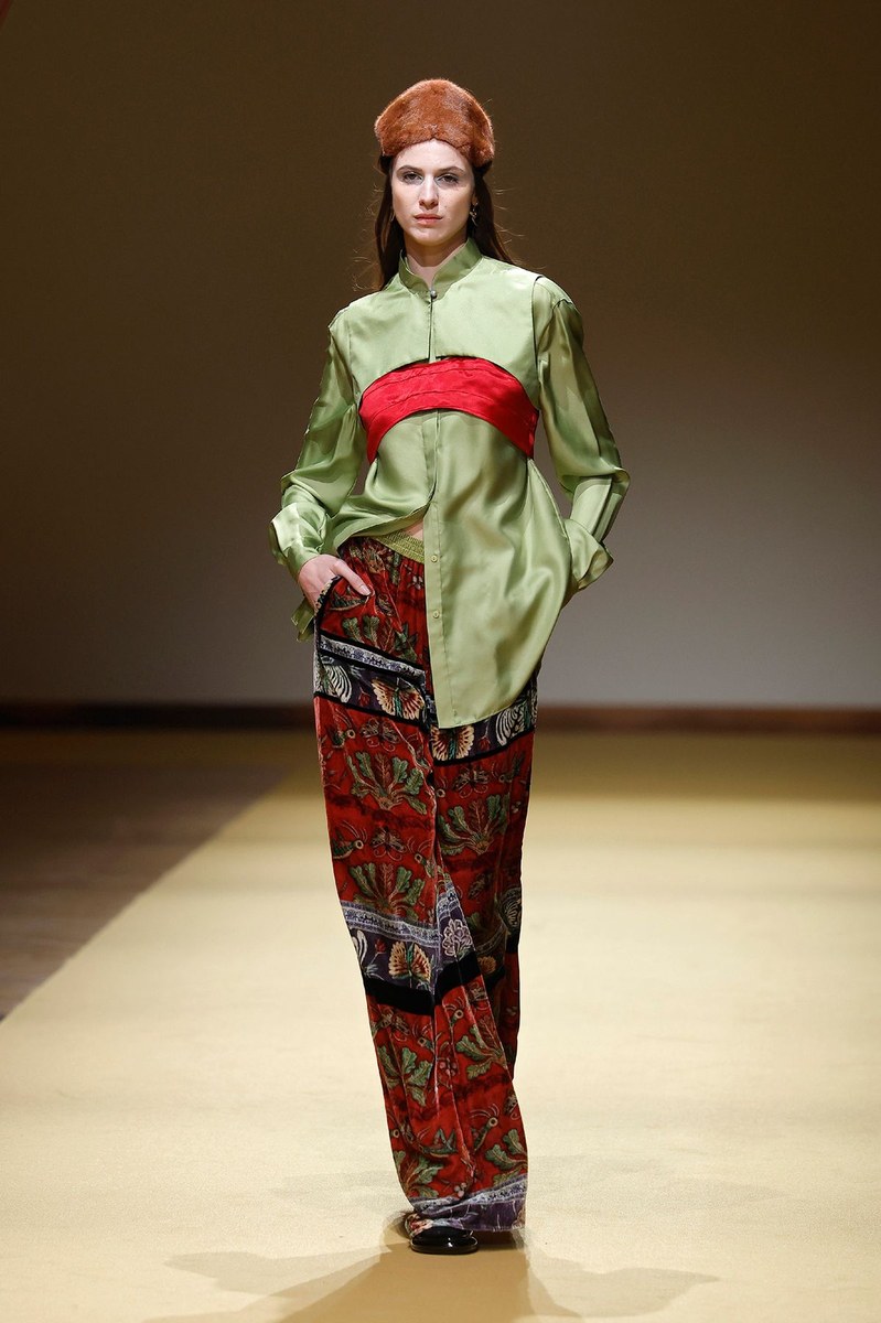 Look 10