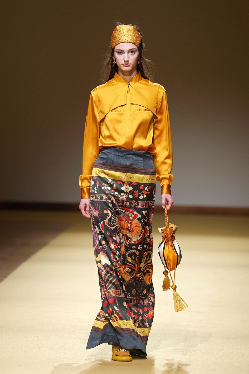 Look 16