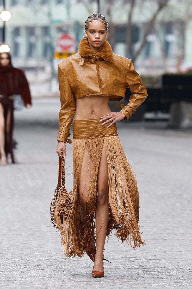 Look 10
