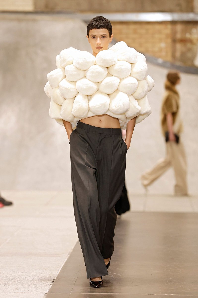 Look 10