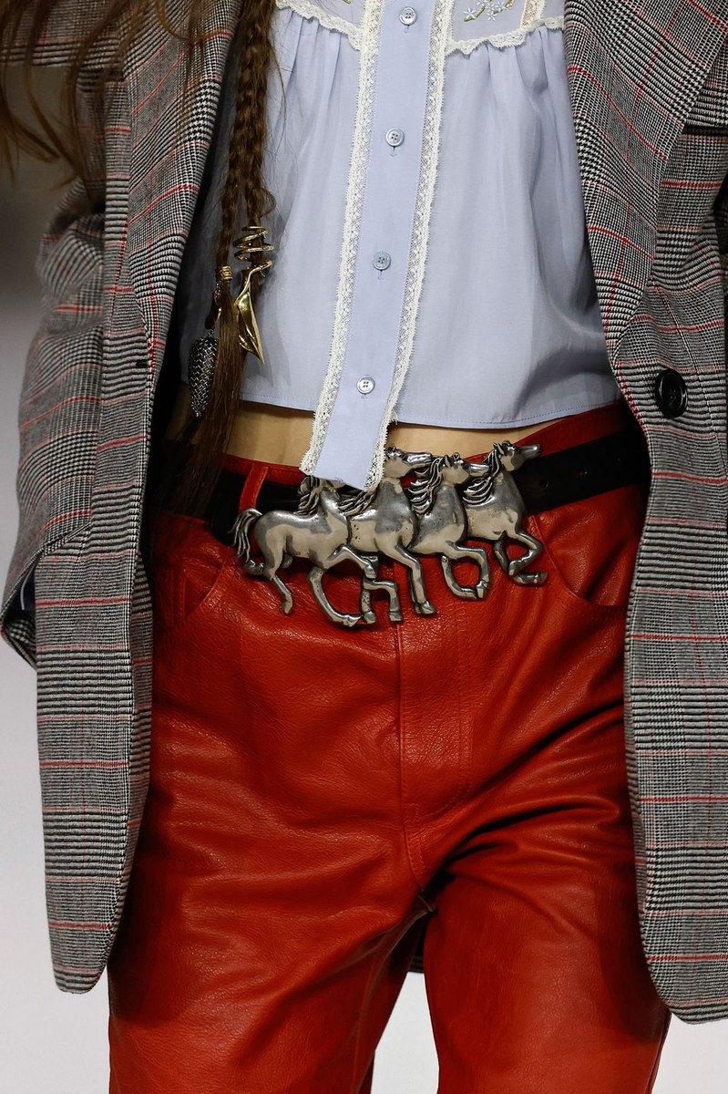 Detail 1