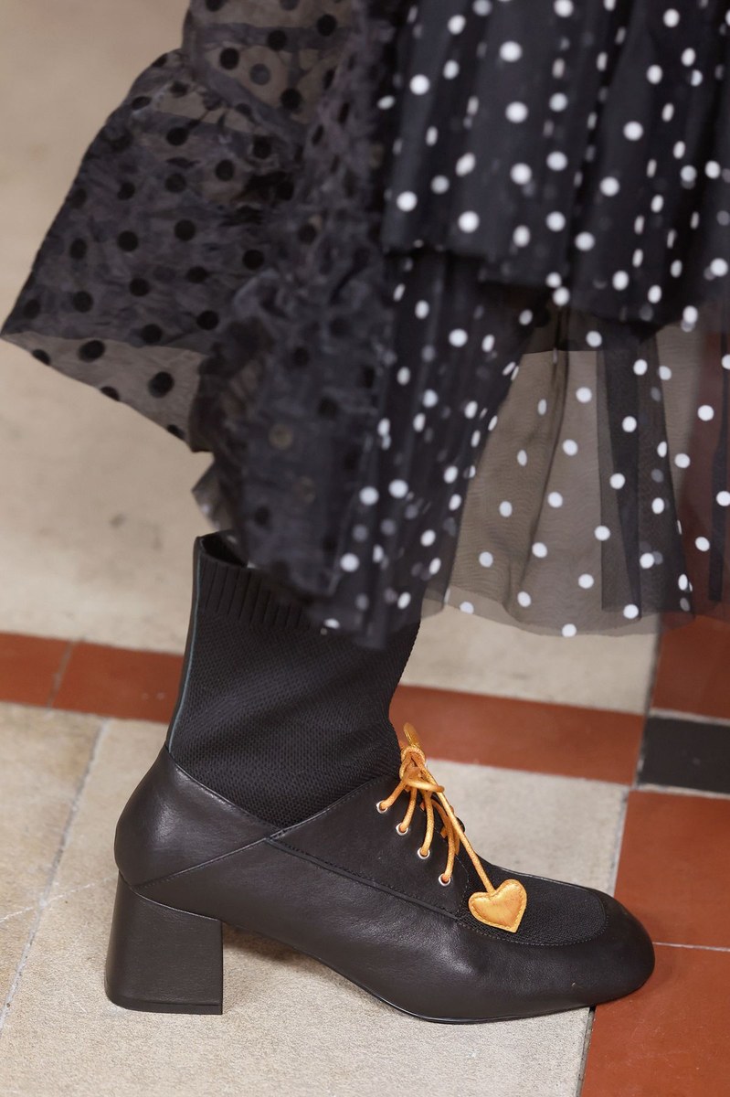 Shoe 10