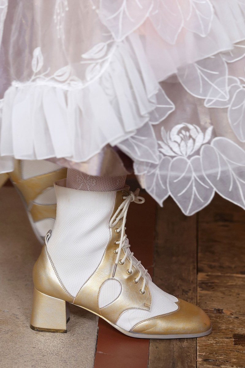 Shoe 12