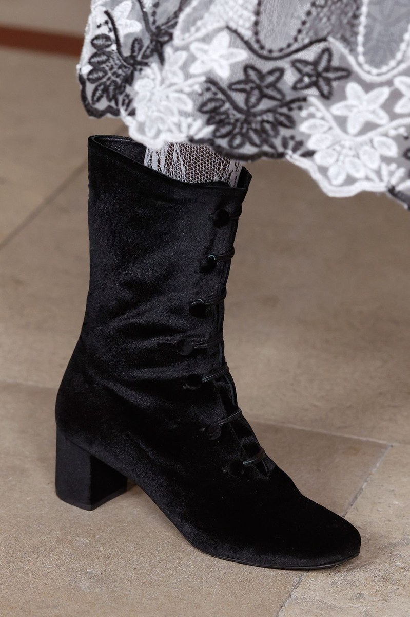 Shoe 16