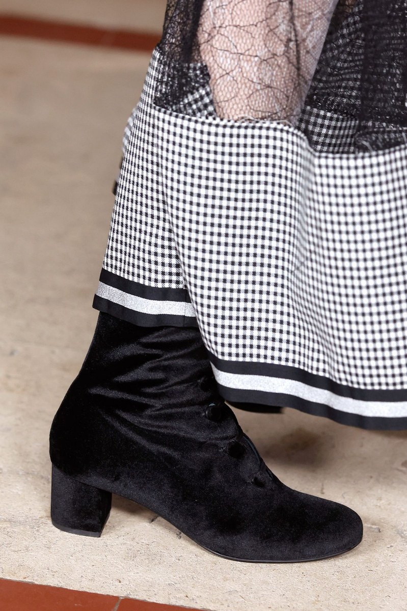 Shoe 18