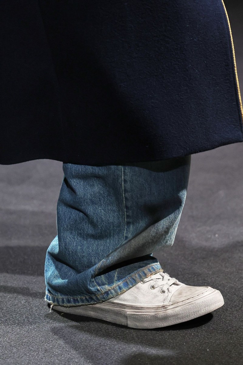 Shoe 12