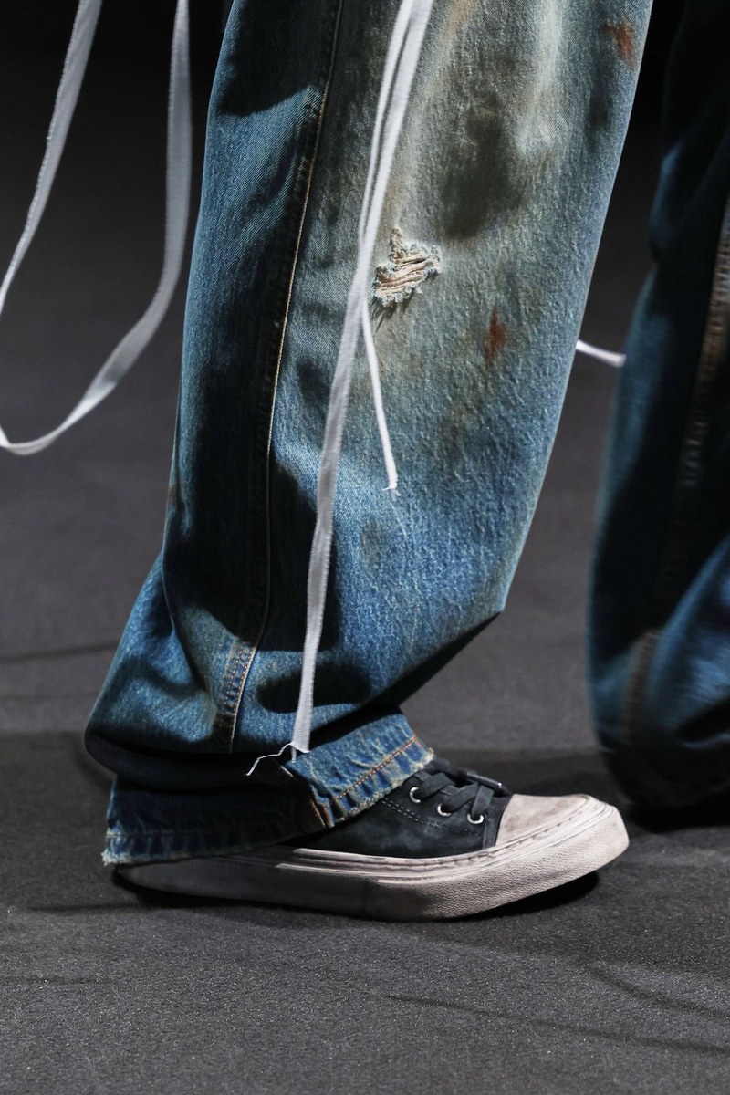 Shoe 16