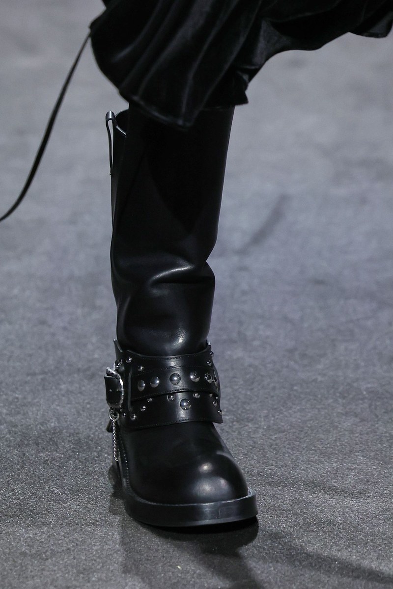 Shoe 17