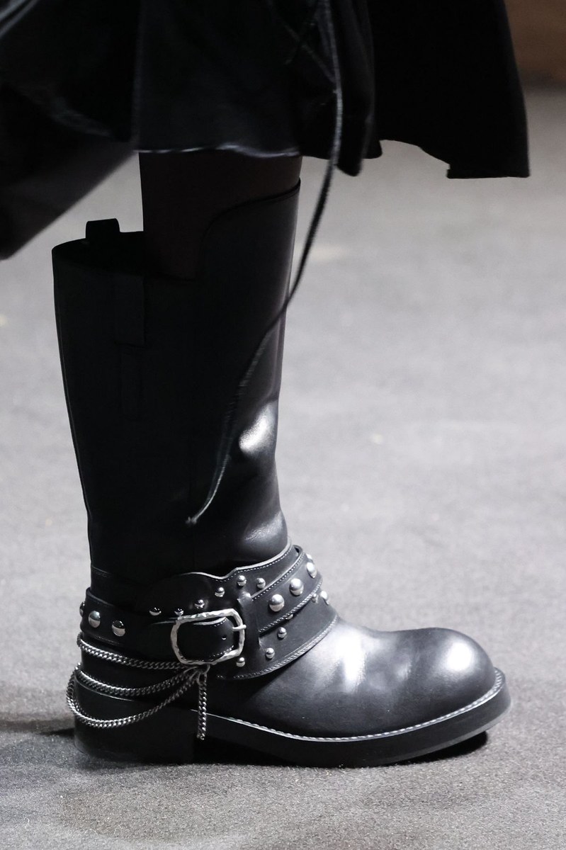 Shoe 18
