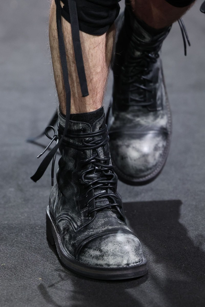 Shoe 19