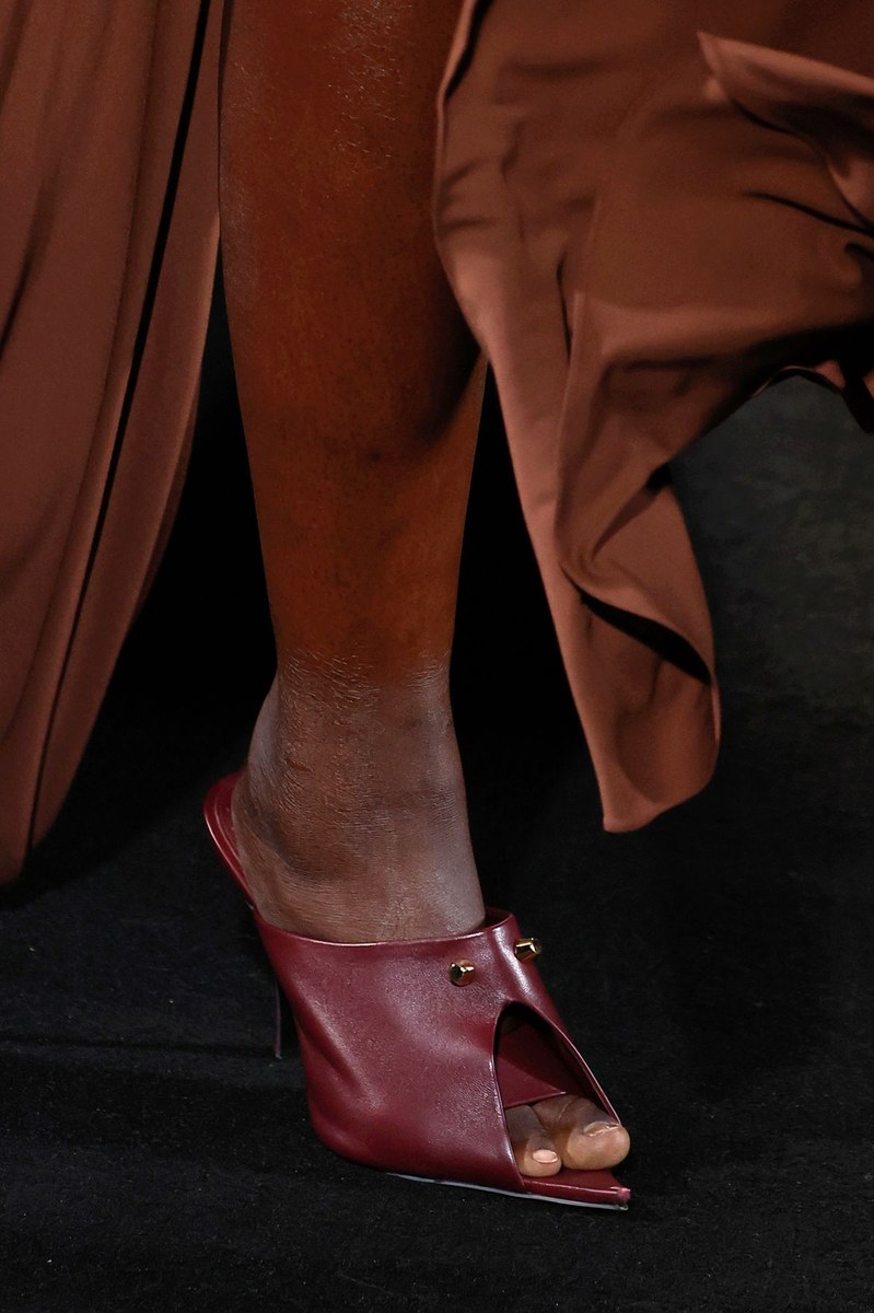 Shoe 13