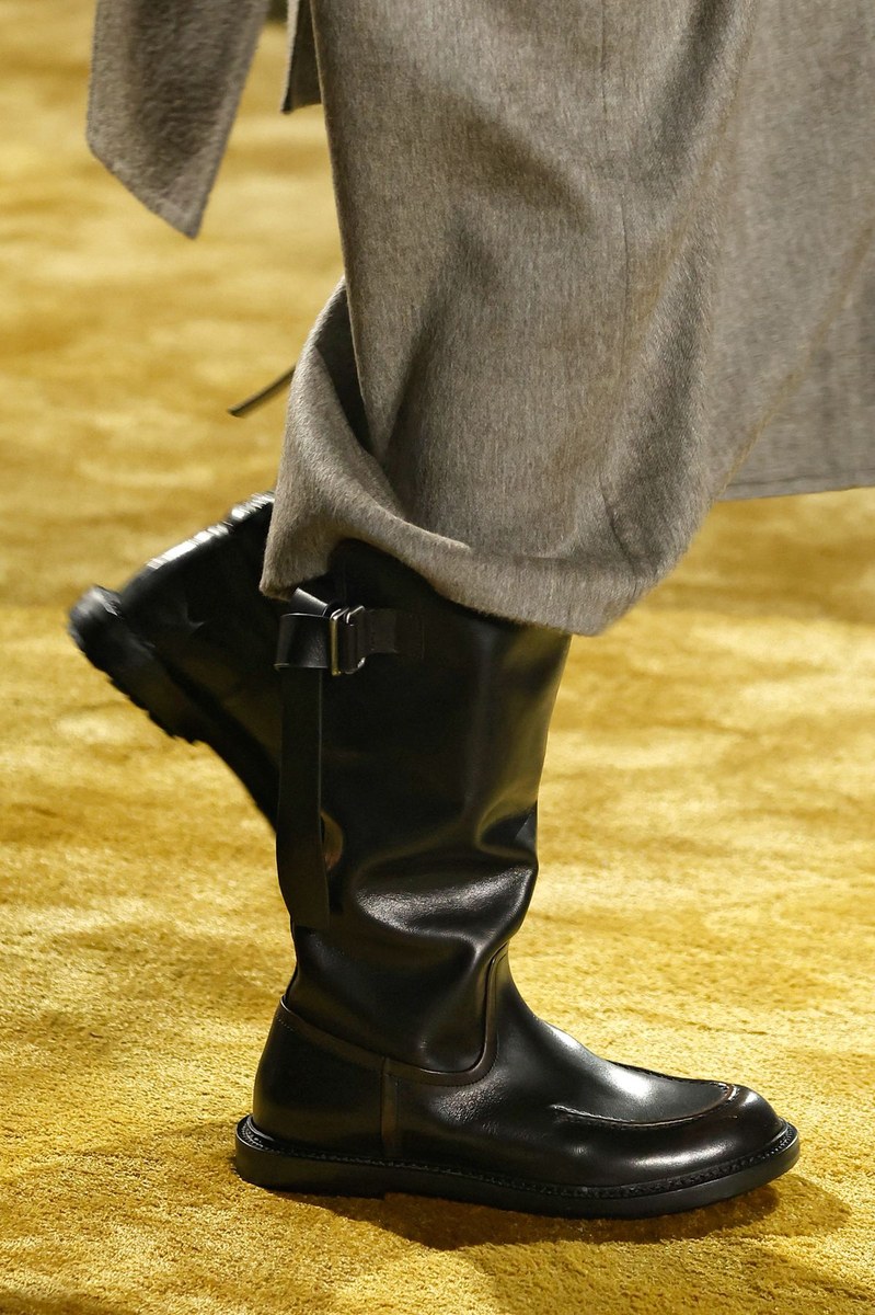 Shoe 10