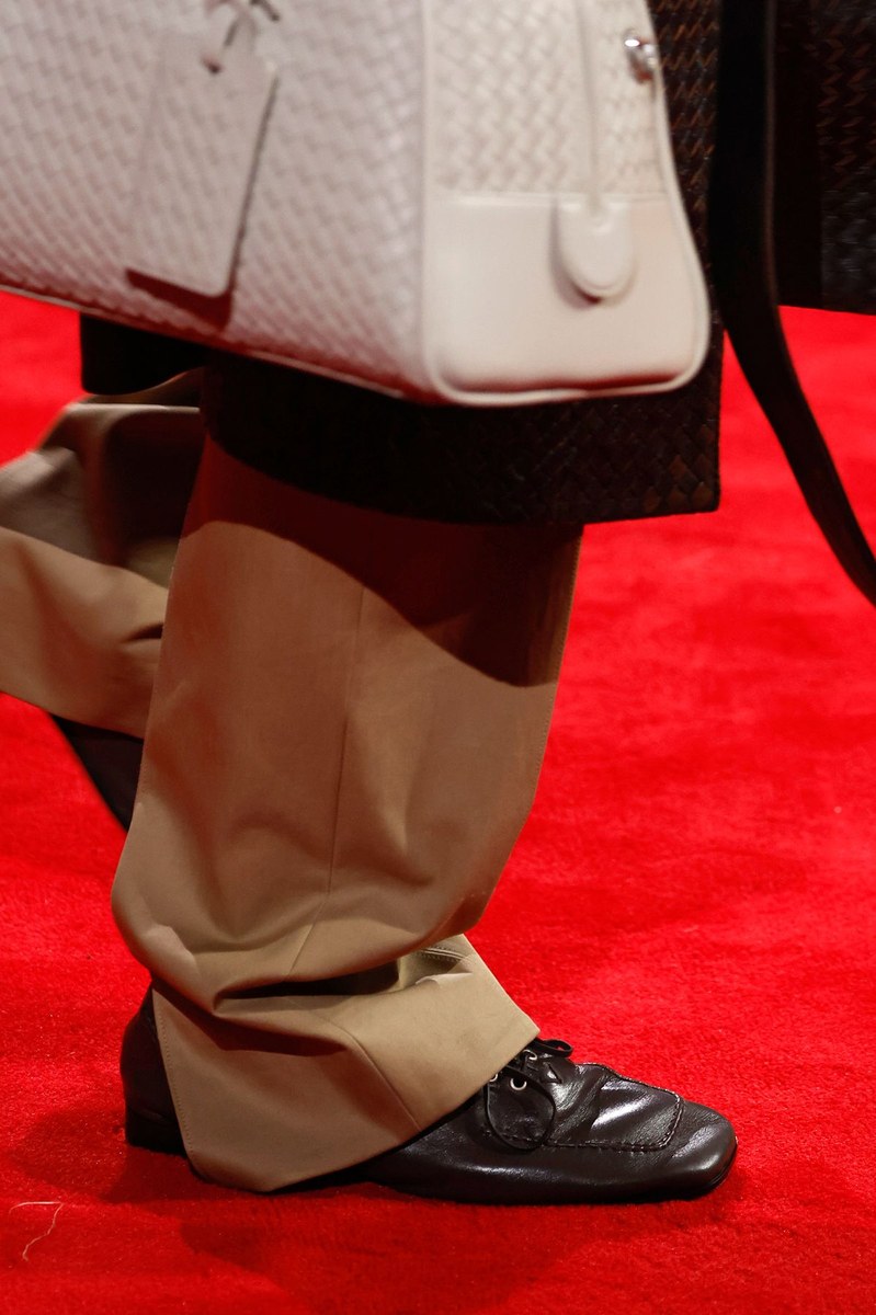 Shoe 12