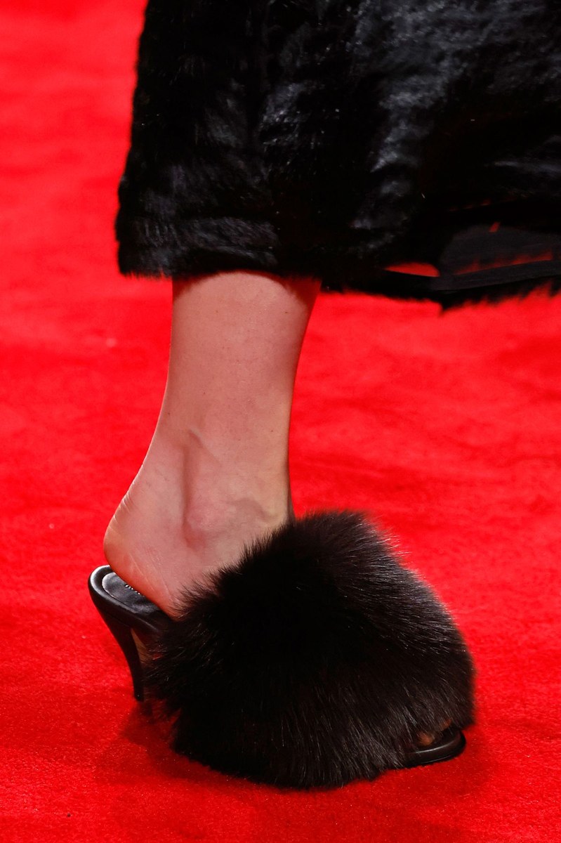 Shoe 16