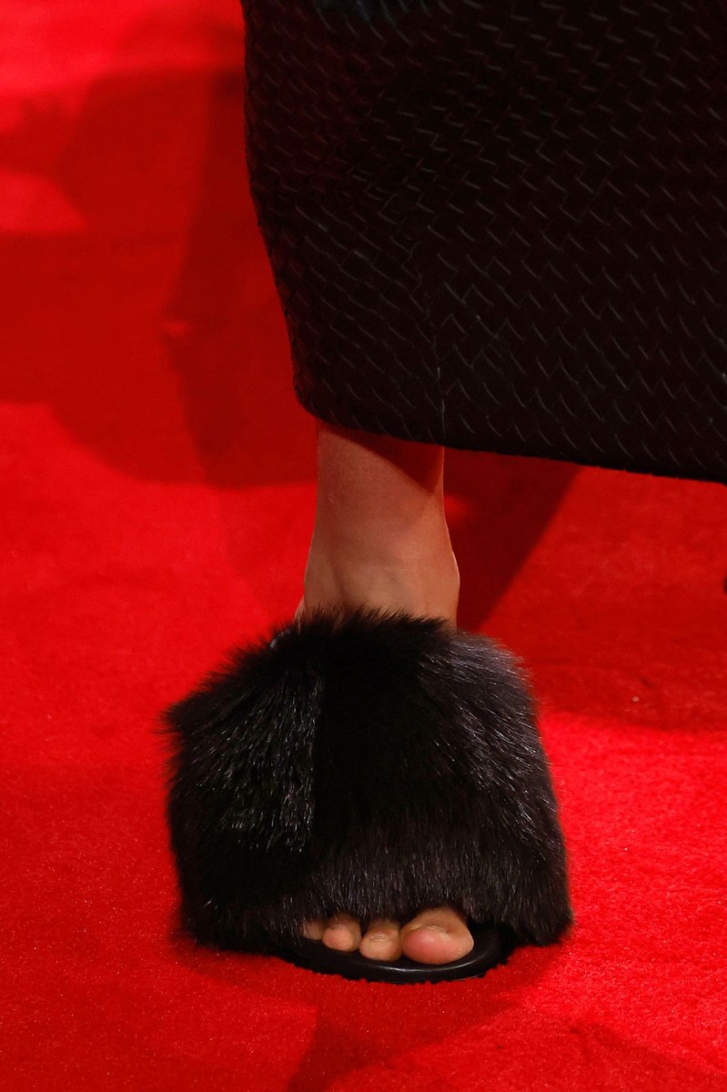 Shoe 24