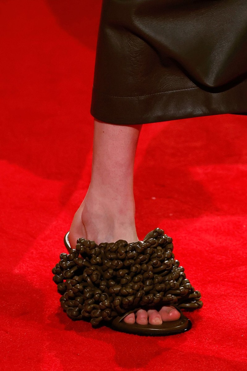 Shoe 25
