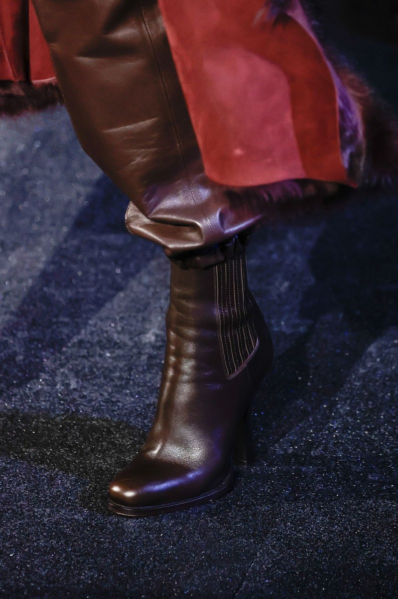 Shoe 16