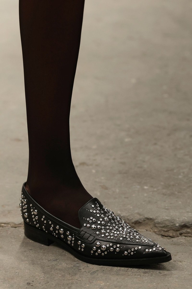 Shoe 10
