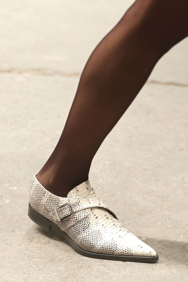 Shoe 18