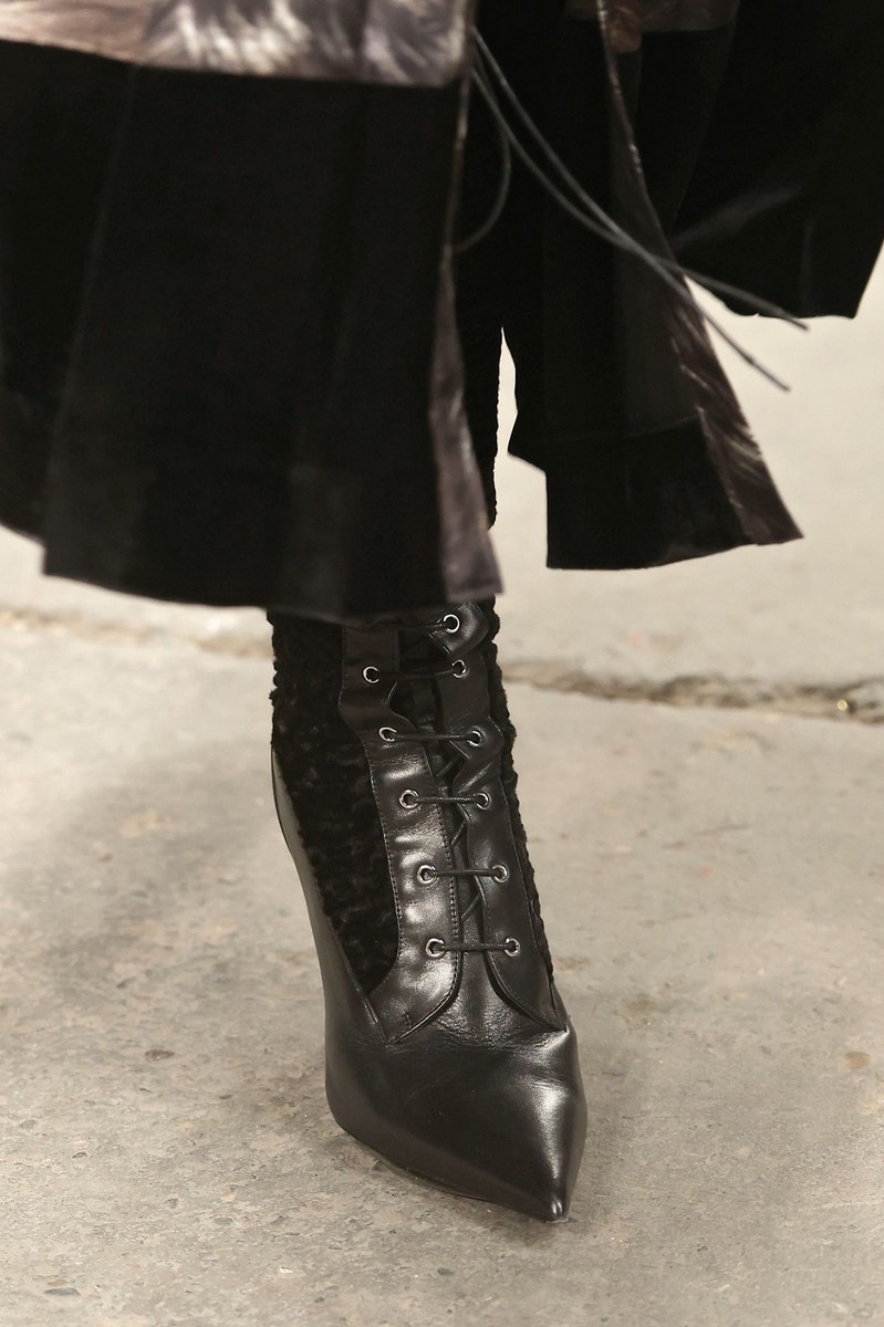 Shoe 19
