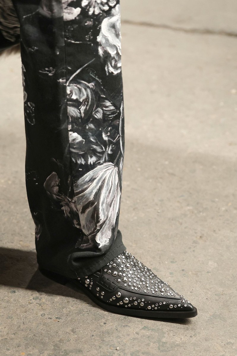 Shoe 20
