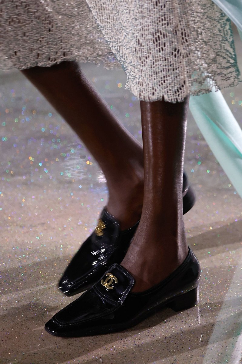 Shoe 12