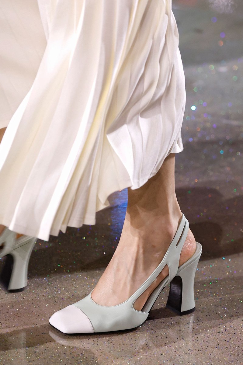 Shoe 18