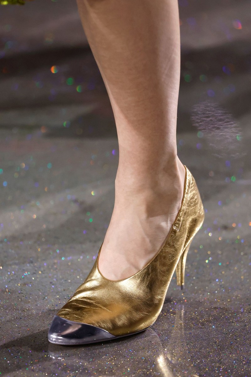 Shoe 23