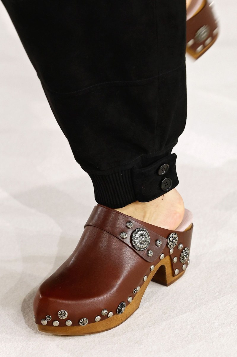 Shoe 18