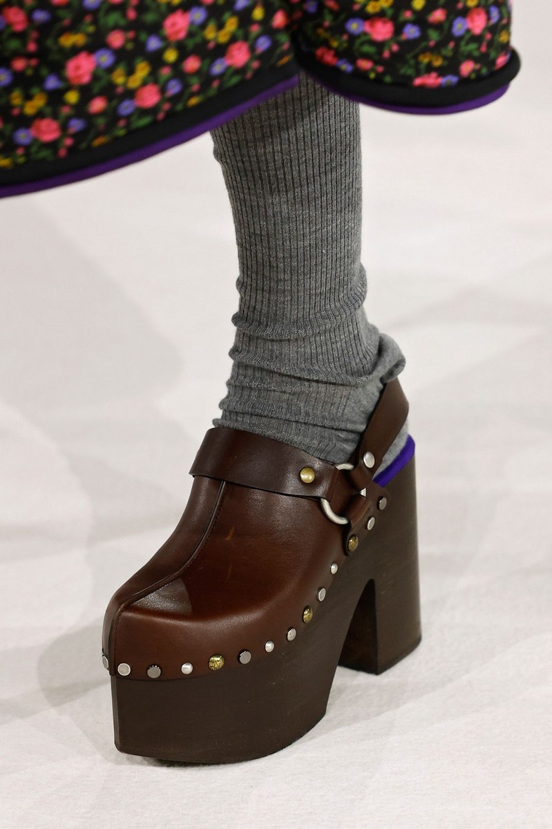 Shoe 20