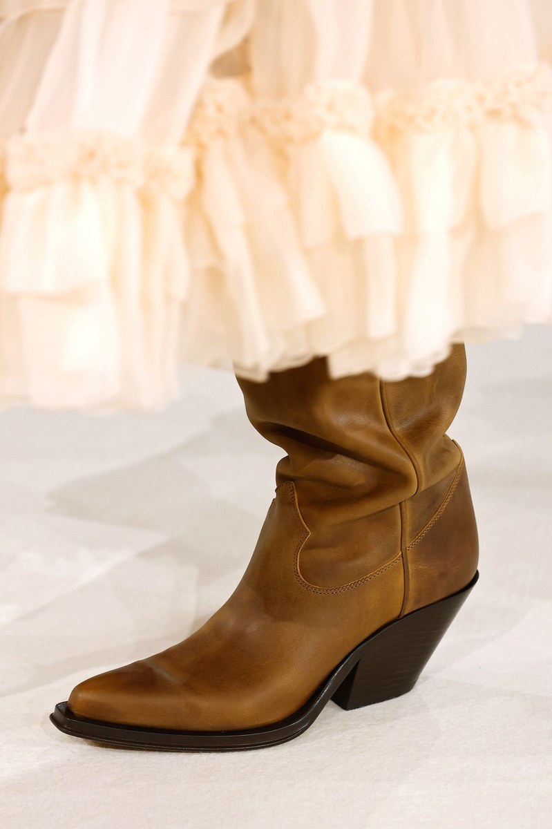 Shoe 25