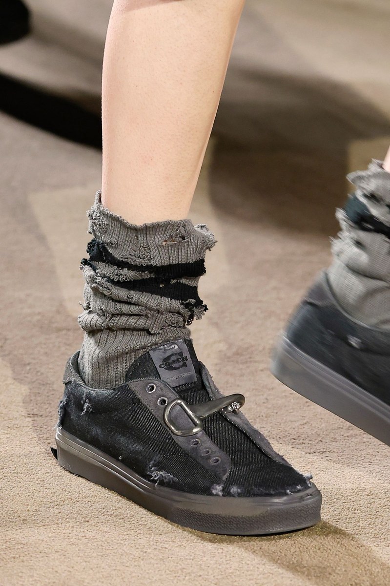 Shoe 16