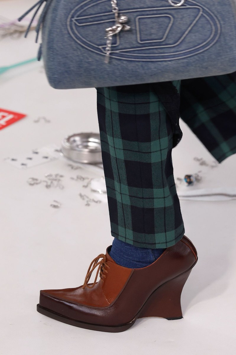 Shoe 14