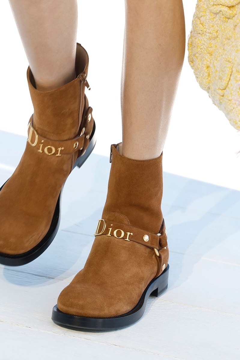 Shoe 16