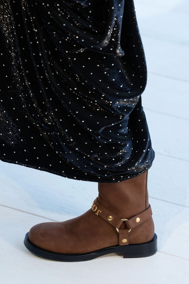 Shoe 22