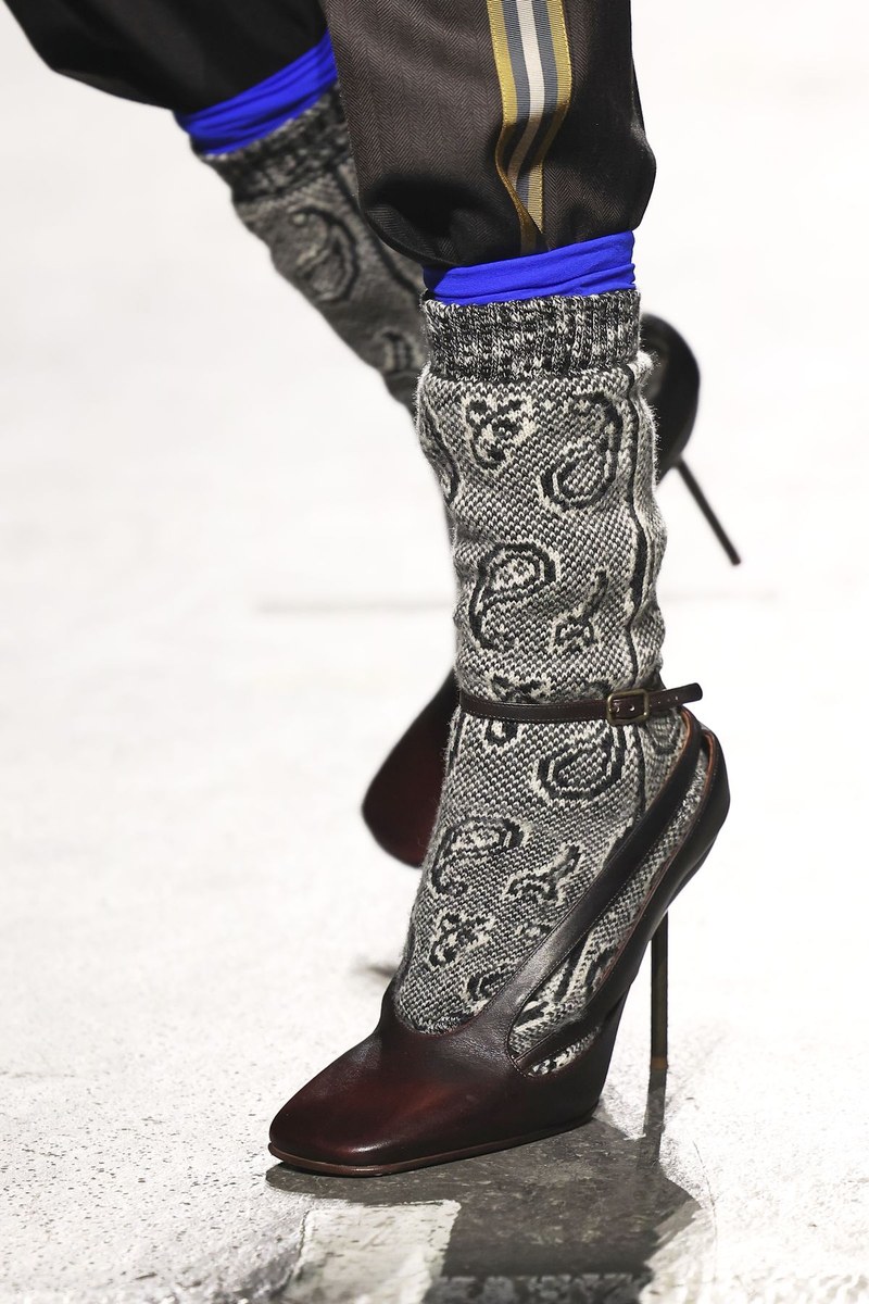 Shoe 16