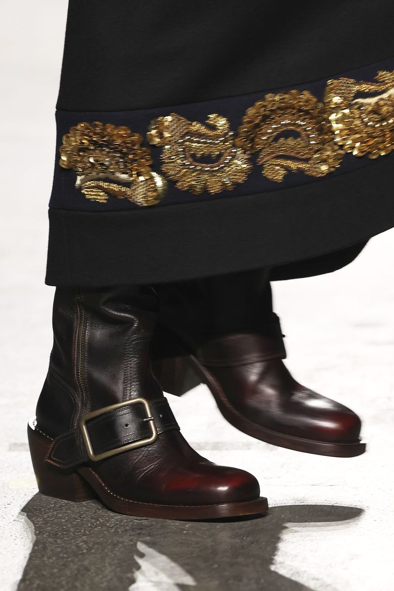 Shoe 23