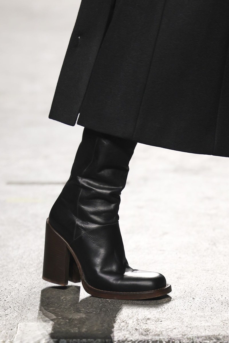 Shoe 24