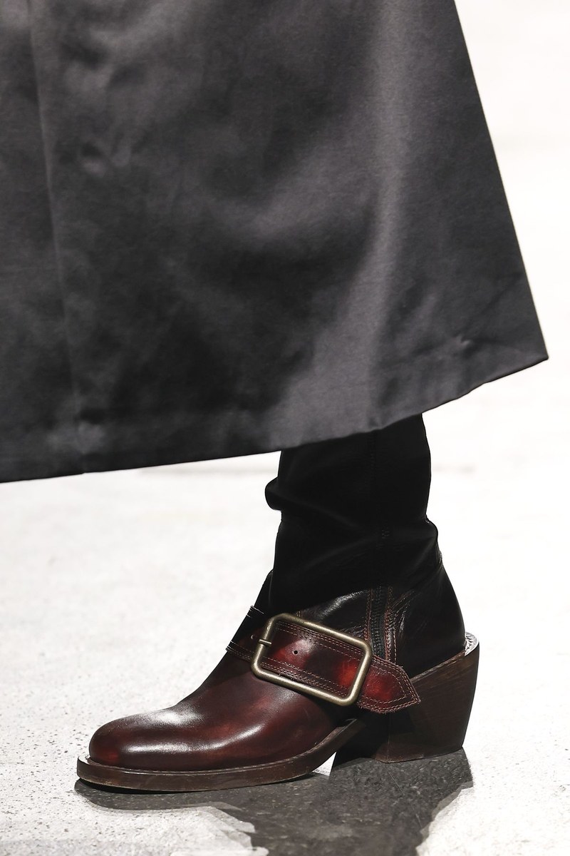 Shoe 26