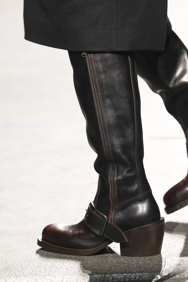 Shoe 27