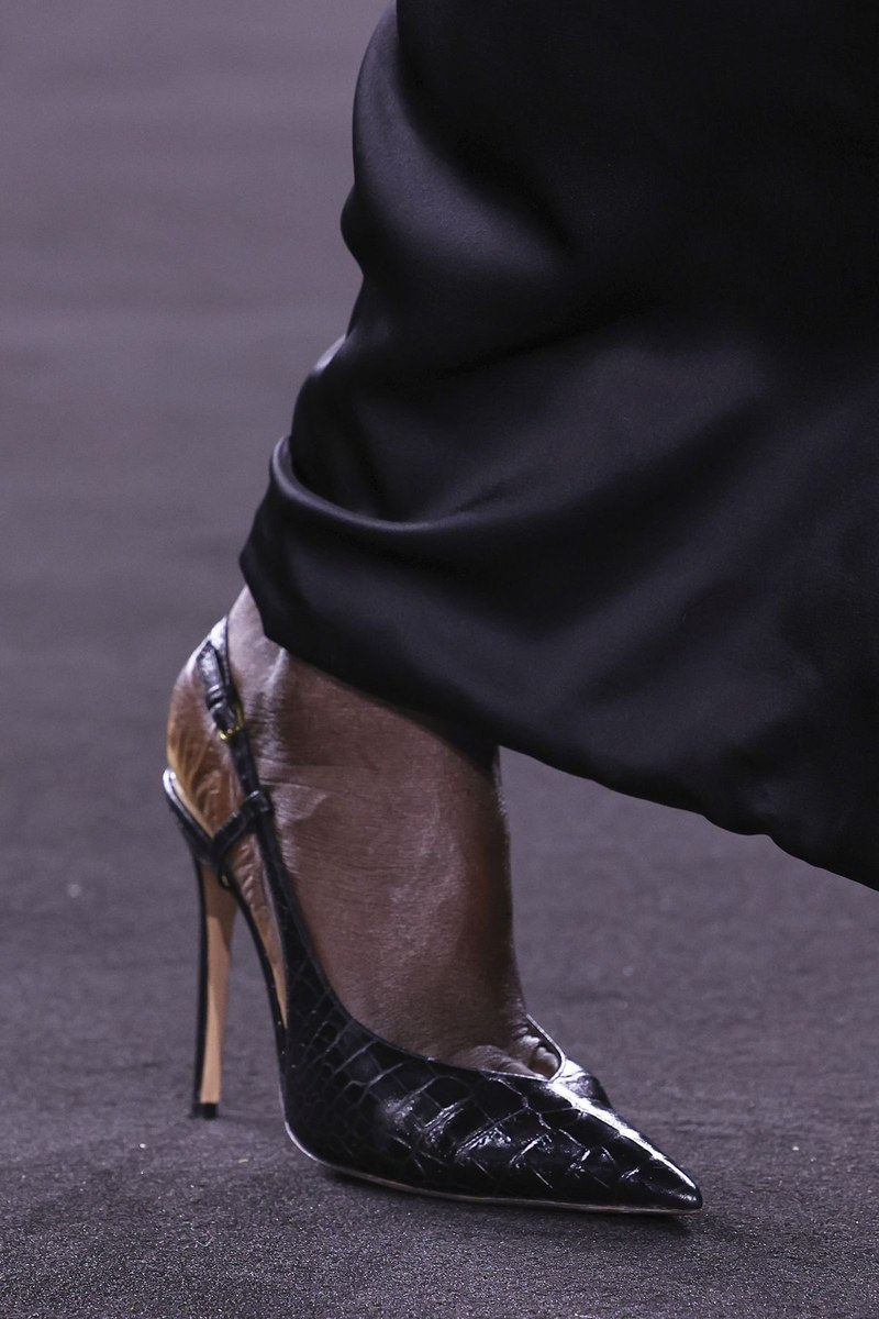Shoe 23