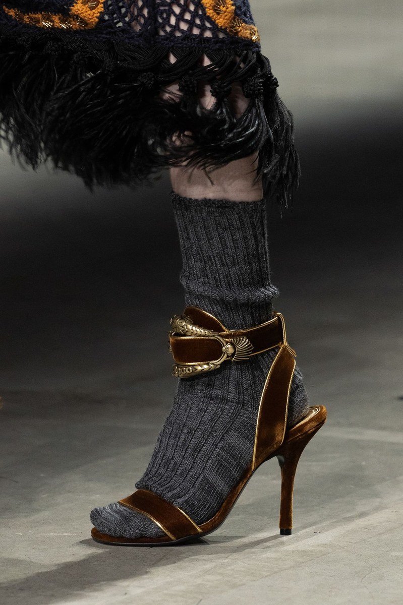 Shoe 12